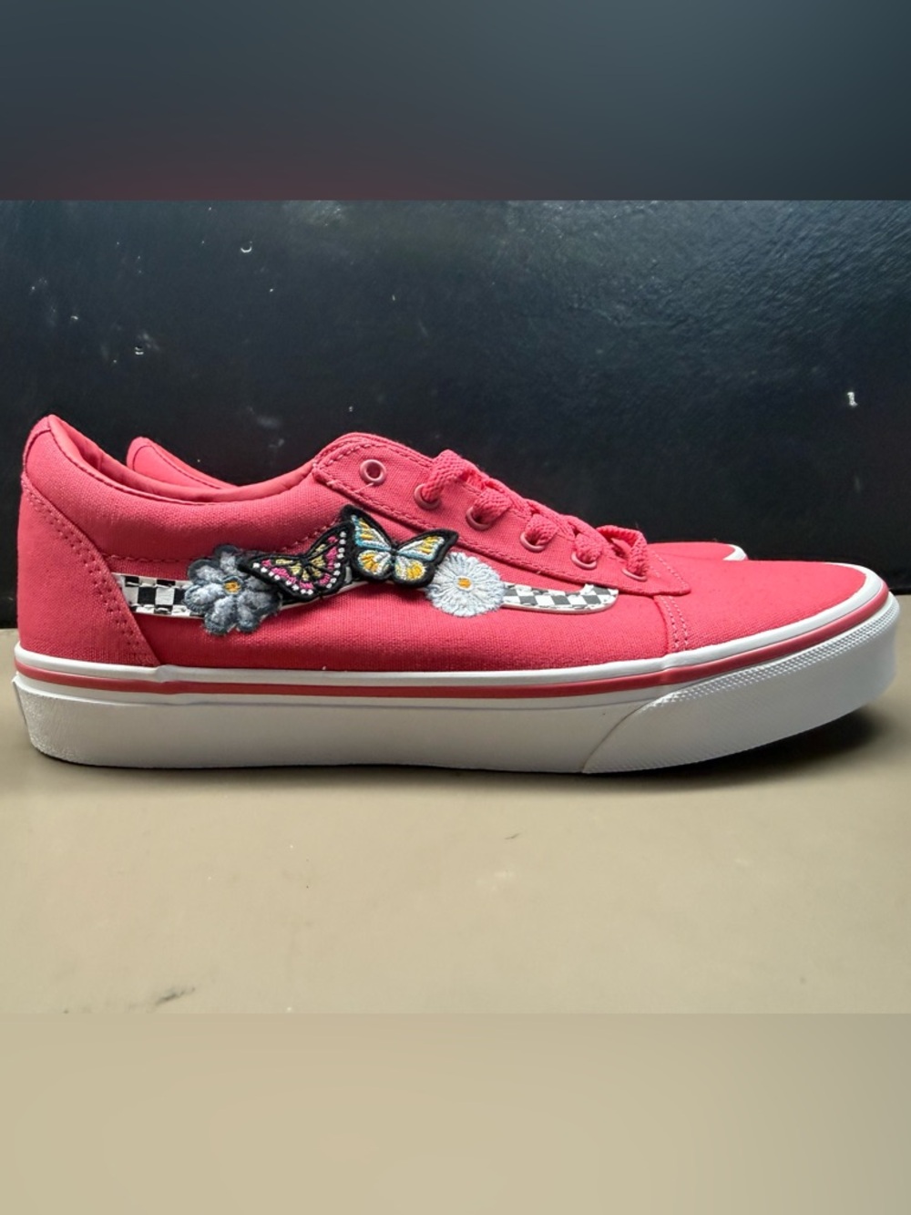 New w/Box Missy/Women’s Vans Ward Butterflies Claret Red/White Missy 6/Women 7.5
